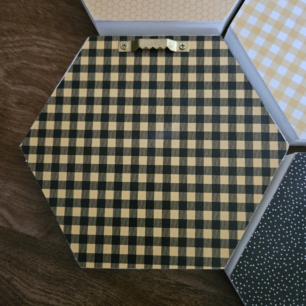 Bee-Themed Hexagonal Wall Art Set Handcrafted - Picture 9 of 10